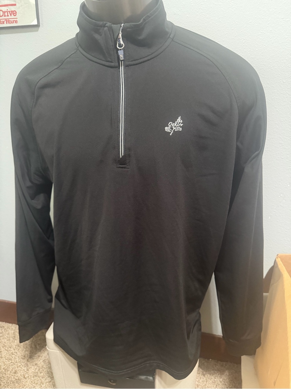 Cutter & Buck Men’s Black Oak Hills Golf Quarter-Zip Pullover